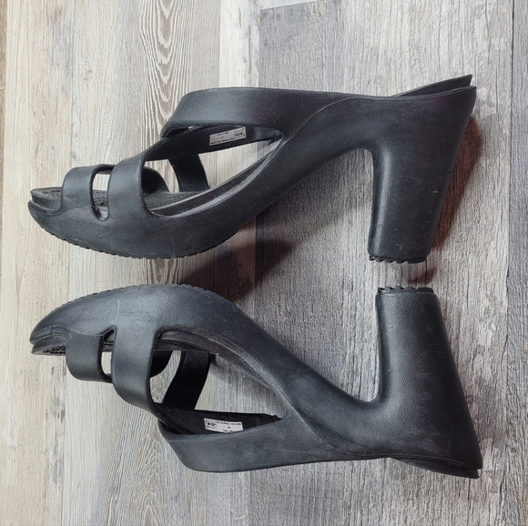 Crocs Women's 9 Black Cyprus IV heels sandals - Picture 4 of 8